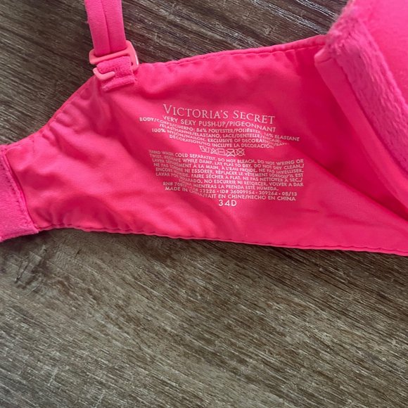 Victoria's Secret Very Sexy Push Up Bra - Picture 6 of 6